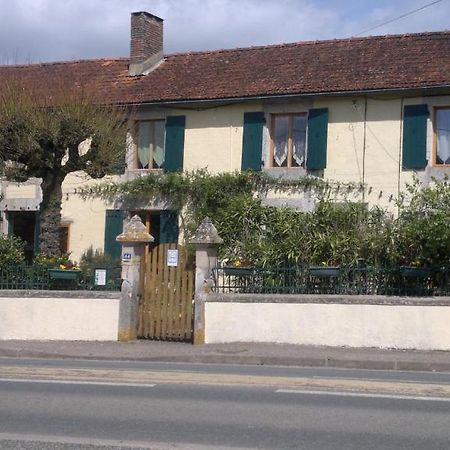 La Maison Jaune Bouresse Exterior foto