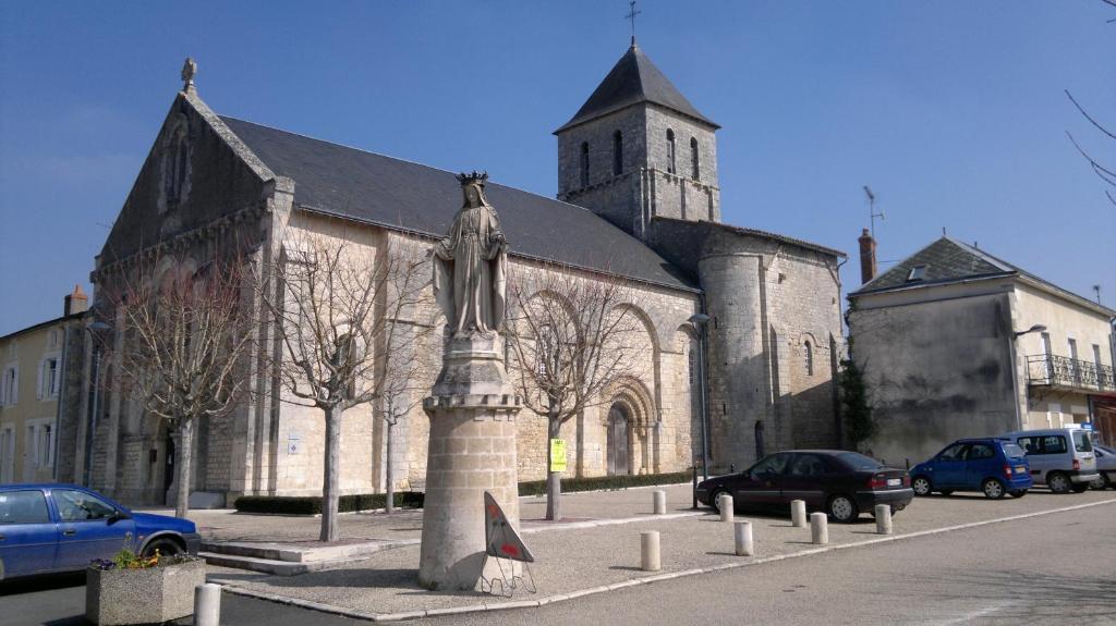 La Maison Jaune Bouresse Exterior foto